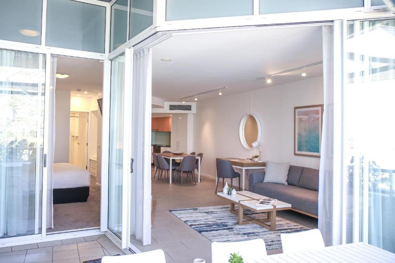 Rumba Beach Resort Caloundra Exterior foto A typical apartment at the Mantra Crown Towers