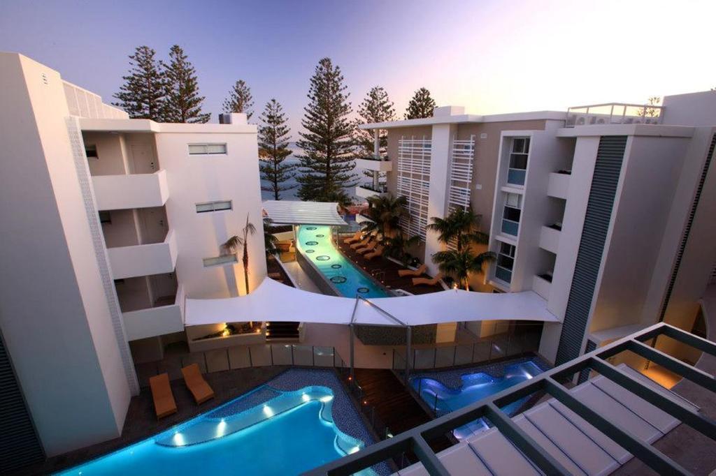 Rumba Beach Resort Caloundra Exterior foto The pool at the Mantra Crown Towers