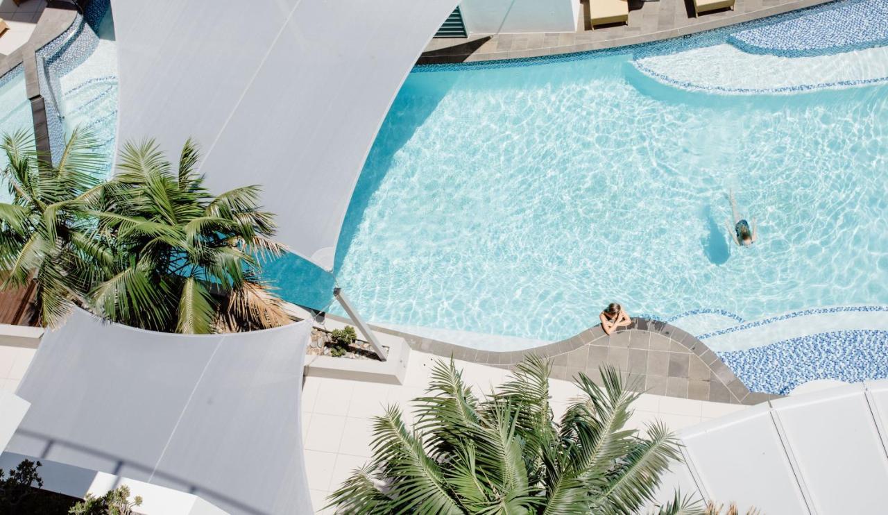 Rumba Beach Resort Caloundra Exterior foto The pool at the hotel