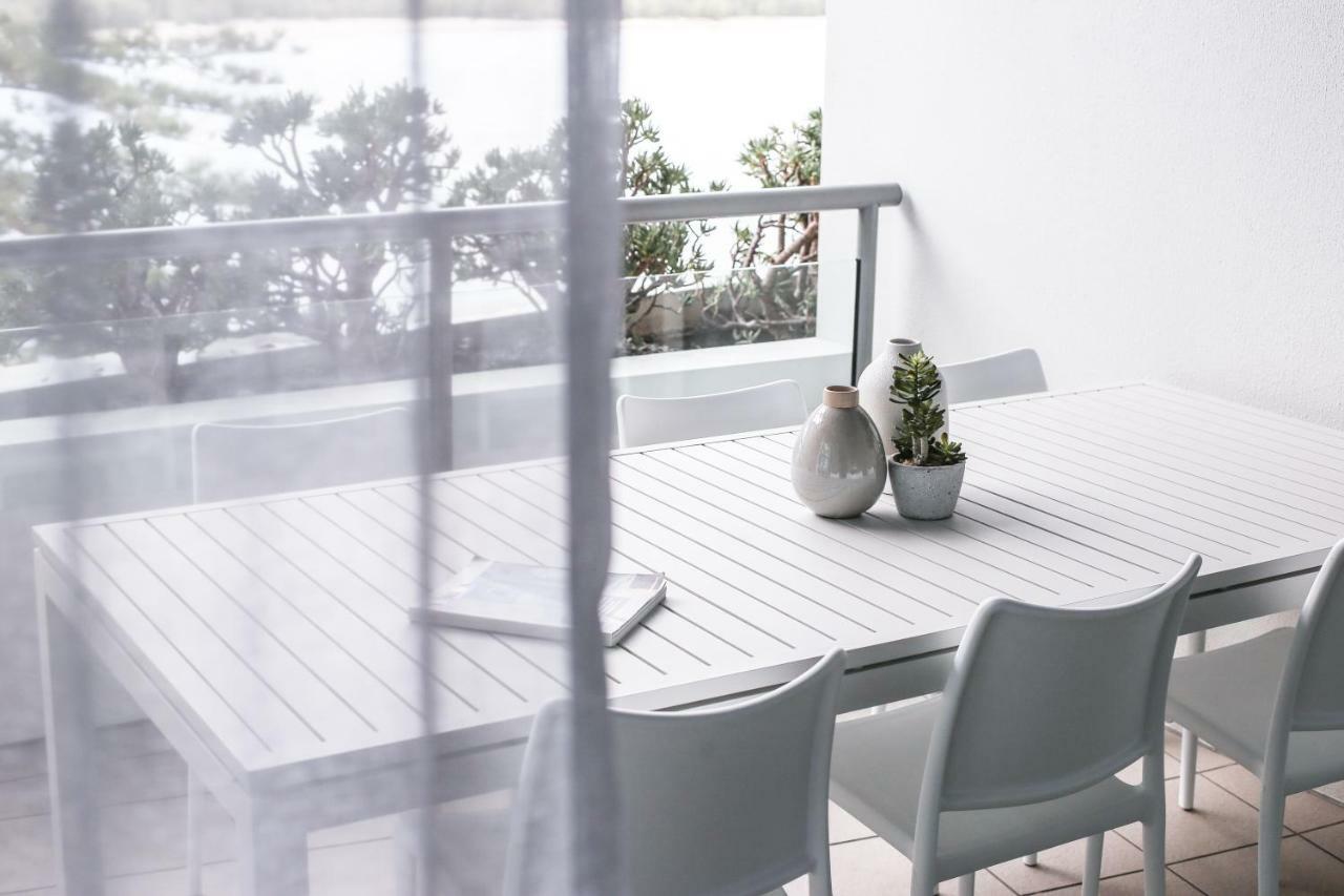 Rumba Beach Resort Caloundra Exterior foto Outdoor furniture