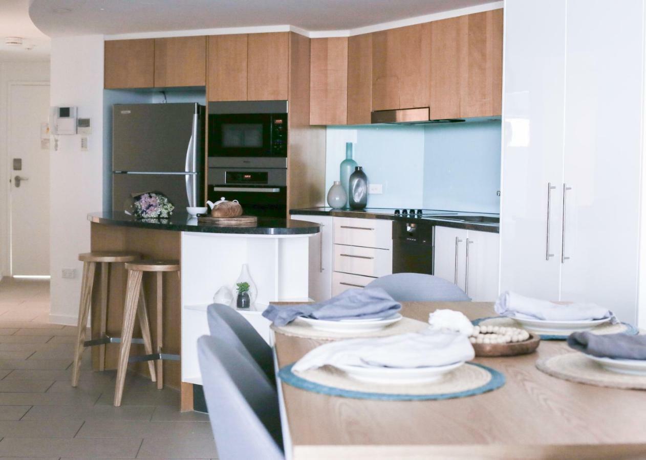 Rumba Beach Resort Caloundra Exterior foto A kitchen in a typical apartment
